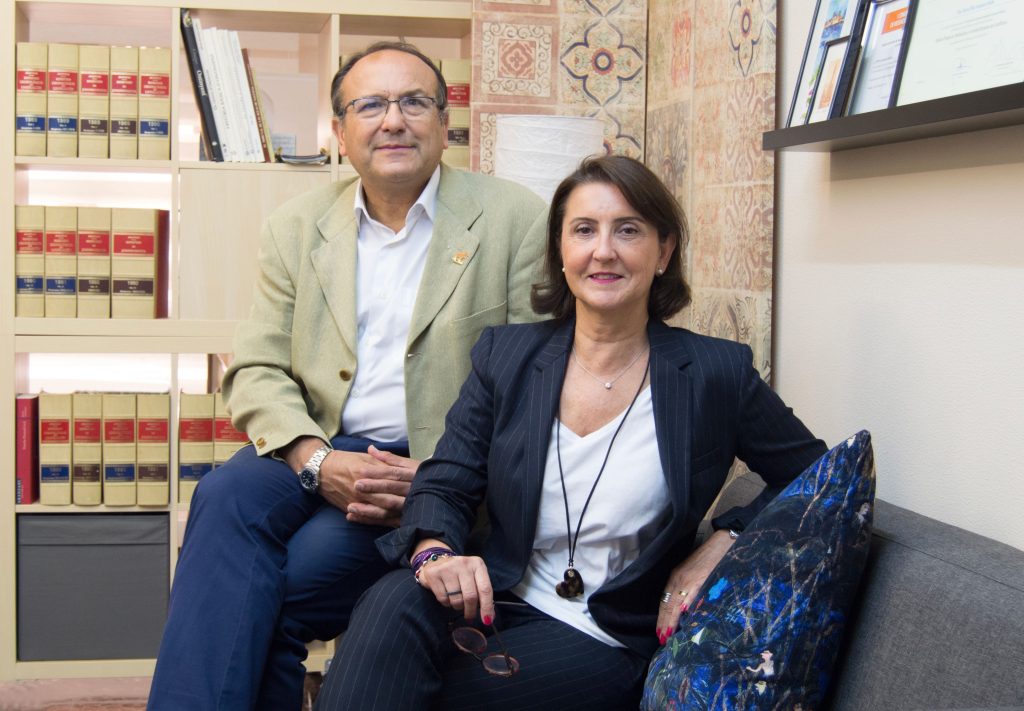 Jose Enrique Juan Esplugues y Pilar Sempere Belda, el equipo de Juan & Sempere Juristas. Tus abogados en Ontinyent y Valencia.