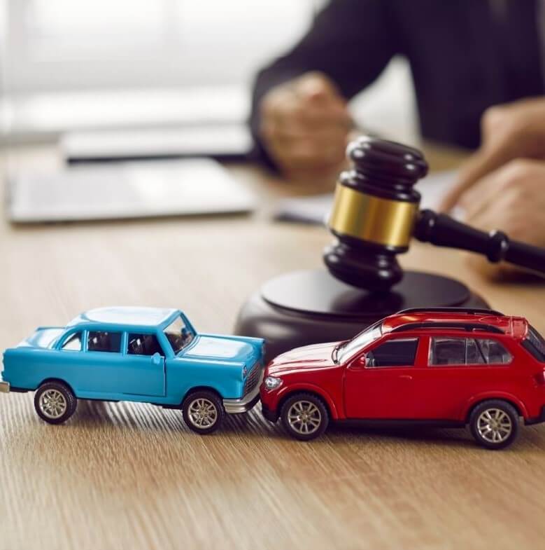 Acuerdo en accidente de tráfico con varios vehículos involucrados mediante un abogado
