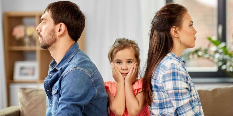 Imagen sobre a qué edad pueden decidir los hijos con quién quieren vivir tras un divorcio